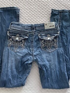 Grace Embellished Back-Pocket Women's Jeans - Blue